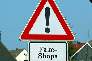 Straßenschild "Achtung: Fake-Shops"; Bild: Internet-ABC